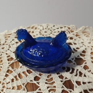 Vintage Blue Hen On Nest Mini